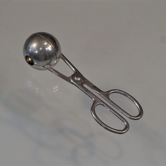 Vintage Aluminum Meatball Maker Cookie Dough Melon Baller Scoop Taiwan - Picture 1 of 6